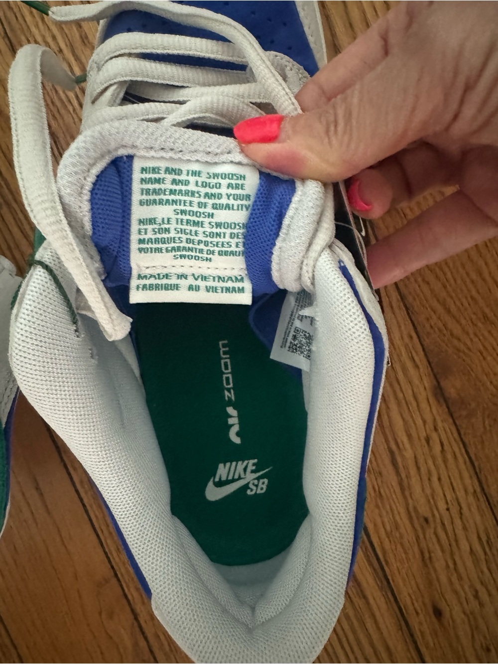 NWT Nike Women’s Blue, Green, and White SB Low Pro 9 (7.5 men) - Picture 5 of 6